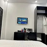 Victoria Hotel - Netflix Free