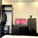Victoria Hotel - Netflix Free