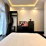 Victoria Hotel - Netflix Free